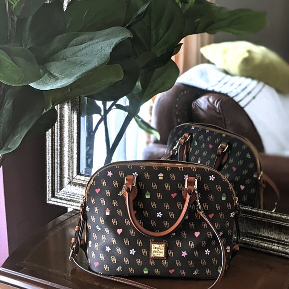 Dooney & Bourke Cupcake Bee Purse Brown - Picture 1 of 6